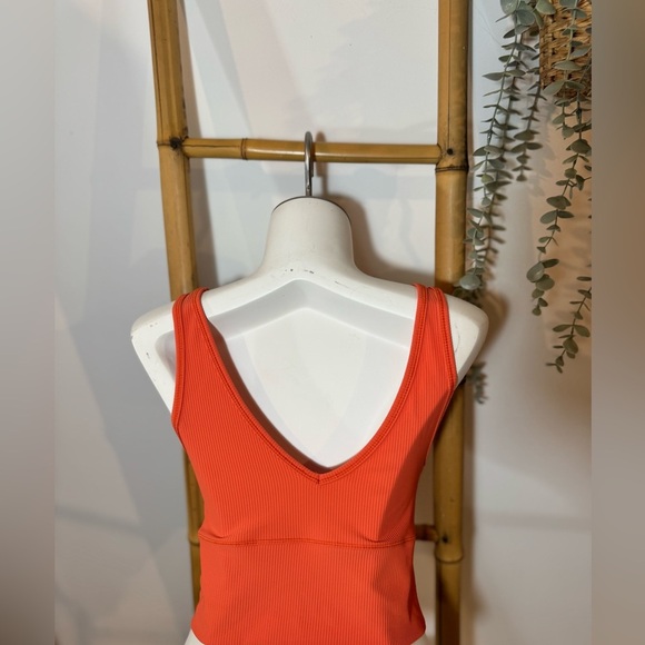 Lululemon Power Pivot Tank - Picture 4 of 6